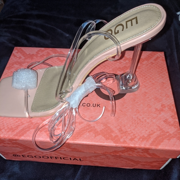 Shoes (heels) - Picture 1 of 2